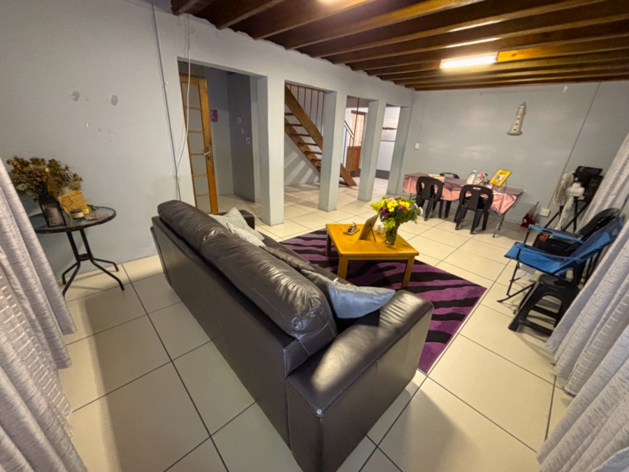 6 Bedroom Property for Sale in Malibu Village Western Cape